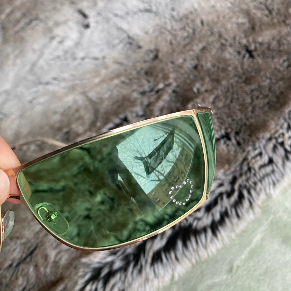 UO Y2K Sunglasses - Picture 3 of 3